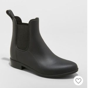 Black Chelsea boots